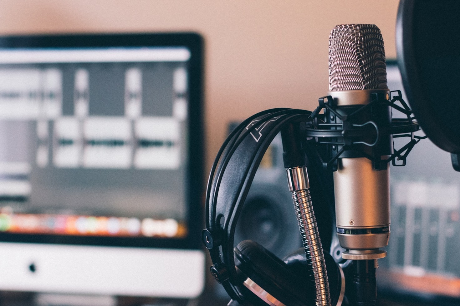 What Makes Scott Evans’ Radio Show Unique